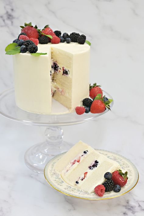 Chocolate Chantilly Cake, Avalanche Cake, Weekend Desserts, Chantilly Cake Recipe, Mascarpone Mousse, Berry Chantilly Cake, Chantilly Cake, Mousse Filling, Slice Cake