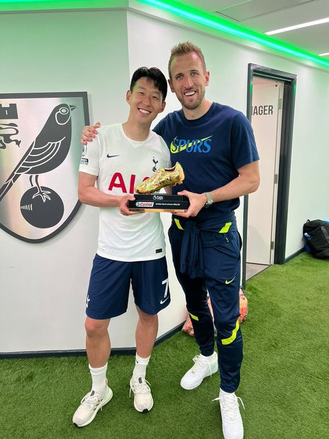 Harry Kane on Twitter: "This guy 😍 Congrats @Sonny7 very well deserved. Different class this season.… " Kane And Son, Bae Watch, Tottenham Hotspur Fc, Harry Kane, Football Wallpaper, Tottenham Hotspur, This Guy, Very Well, Champions League