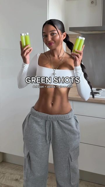 Coralie Van den Bossche on Instagram: "detox + skin glow + debloat 🥒

GREEN JUICE SHOTS DETAILS :

✿ 1 cucumber 
✿ 1 lemon 
✿ 1 green apple (granny smith)
✿ celery 
✿ little bit ginger
✿ water

BENEFITS :

✿ glowing skin +++
✿ boosts immunity
✿ help to stomach debloat
✿ reduce inflammation 

#healthyjuice #detoxjuice #glowskin
#healthylifestyle #fitnesstips #greensmoothie 
#snatchedwaist" Stomach Debloat, Ginger Water Benefits, Juice Shots, Green Shot, Cucumber Diet, Ginger Shot, Ginger Water, Ginger Benefits, Water Benefits