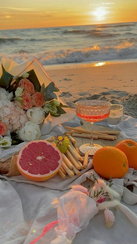 Beach Holiday Picture Ideas, 222 Energy, Romantic Beach Picnic, Dream Dates, Beach Sunset Wallpaper, Picnic Inspiration, Pretty Landscapes, Sunset Wallpaper, Summer Wallpaper