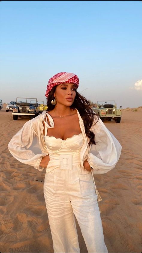 Safari Dubai Outfit, Dessert Safari Dubai Outfit, Dessert Safari Dubai, Desert Outfits Women, Egypt Outfits Women, Desert Outfit Ideas Dubai, Dubai Outfits For Women, Desert Safari Outfit, Desert Photoshoot Outfit