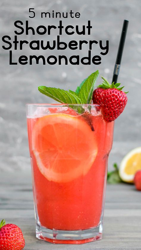 Strawberry Punch Recipes, Strawberry Drink Recipes, Strawberry Lemonade Punch, Easy Strawberry Lemonade, Easy Lemonade Recipe, Infused Drinks, Summer Fruit Recipes, Homemade Strawberry Lemonade, Flavored Lemonade