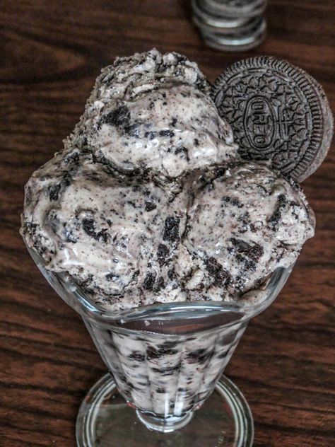 The BEST homemade Cookies and Cream Ice Cream. A super creamy sweet cream ice cream loaded with lots of crushed oreos! The best cookies and ... Cookie And Cream Ice Cream, Creamy Cookies, Ice Cream Fudge, Pinterest Cookies, Cookies And Cream Ice Cream, Ice Cream Store, Making Homemade Ice Cream, Ice Cream Sprinkles, Delicious Ice Cream