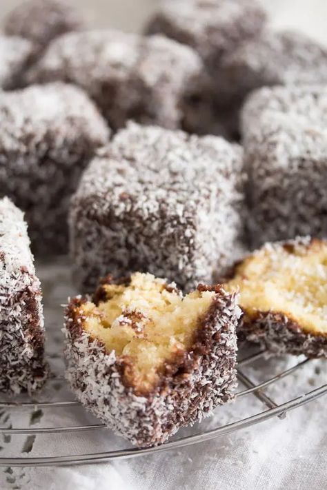 Lamington Cake Recipe, Lamington Cake, Lamingtons Recipe, Australian Desserts, Aussie Food, Australian Food, Dessert Cupcakes, Drip Cakes, Savoury Cake