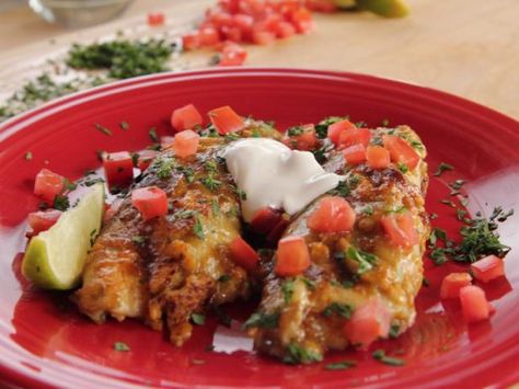 Pioneer Woman Chicken, Chicken Enchiladas Recipe, Enchilada Pasta, Enchiladas Recipe, Green Enchilada Sauce, Food Network Canada, Chicken Enchilada Recipe, Pioneer Woman Recipes, Ree Drummond