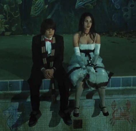 Jennifer Body, Jennifer's Body Aesthetic, Horror Fashion, Goth Barbie, Jennifer Check, Jennifer's Body, Movie Couples, Halloween Inspo, Movie Costumes