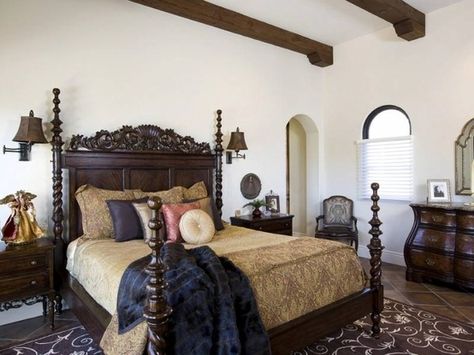 . Master Bedrooms Spanish, Spanish Mediterranean Bedroom, Mexico Bedroom, Spanish Style Bedroom, Southwest Interiors, Spanish Bedroom, Villa Bedroom, Mediterranean Bedroom, Spanish Style Decor