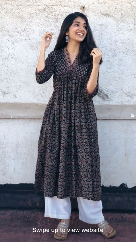 Cotton Dress Pattern Indian, Long Skirt Top Designs, Plaza Design, Simple Dress Casual, Simple Frock Design, Stylish Kurtis Design, Trendy Outfits Indian, Indian Kurti, Simple Frocks