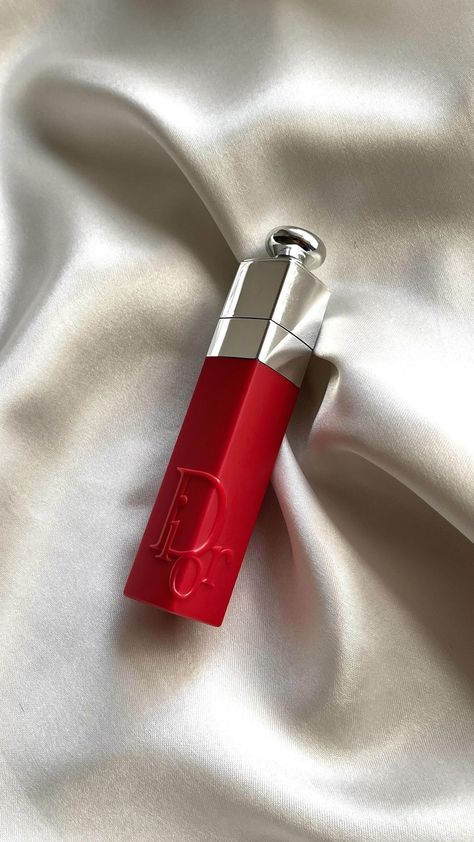 Dior Lip Tint Natural Berry, Dior Lip Tint Aesthetic, Dior Lip Stain, Dior Lip Tattoo, Dior Lip Tint, Dior Addict Lip Tint, Cosmetics Ads, Penyimpanan Makeup, Dream Products