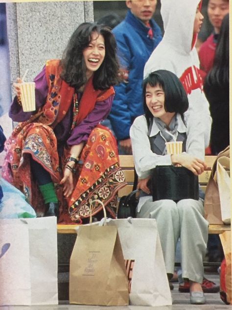 #中森明菜#安田成美 Akina Nakamori (Japanese BeachesTV Show) Retro Asian Fashion, Kei Visual, Akina Nakamori, Manga Clothes, 1980s Fashion, Japanese Aesthetic, Street Fashion Photography, Youth Culture, Layering Outfits