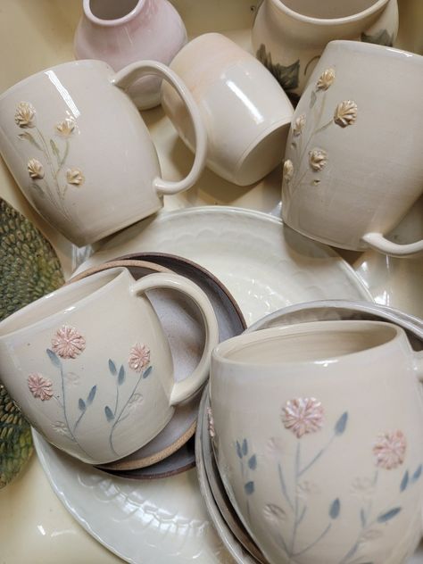 Wheelthrown, handmade sprigs #cottagecore #grannychic #jillwazstudio #earthytreasurespottery Tea Pot Pottery Painting Ideas, Cottagecore Ceramics, Cottagecore Pottery, Scullery Maid, Milind Mulick, Cottagecore Mug, Pretty Pottery, Diy Pottery Painting, Pottery Pots