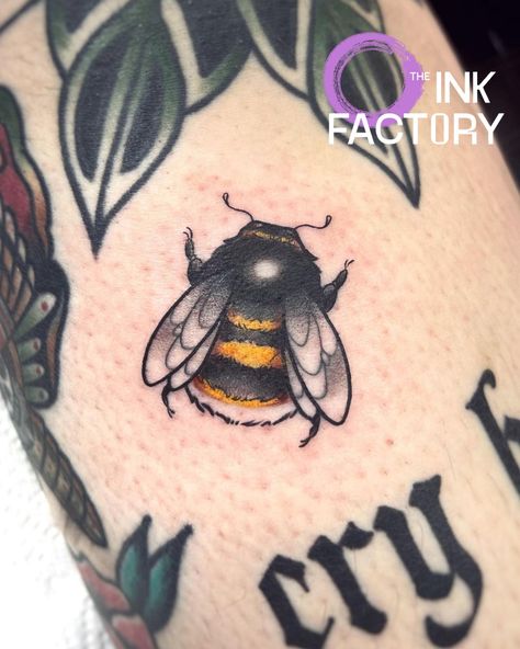 Little Bumblebee done by the lovely @ashsheridan . Drop us a DM or email to get booked in today. #TheInkFactory #DublinTattoo #Ireland #ColourTattoo #Bee #Bumblebee #BumblebeeTattoo #NeoTraditional #NeoTraditionalTattoo #Inked #Tattoo Old School Bumble Bee Tattoo, Bumblebee Tattoo Traditional, New School Bee Tattoo, Neo Traditional Bumble Bee Tattoo, Neo Trad Bee Tattoo, Bumble Bee Finger Tattoo, Bumble Bee Tattoo Traditional, American Traditional Bumble Bee Tattoo, Neo Traditional Insect Tattoo