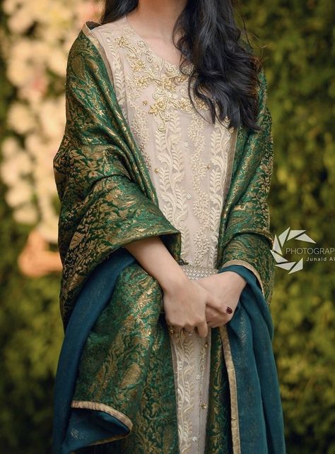 Simple Wedding Suits For Women, Pakistani Formal Dresses, Nikkah Dress, Pakistani Fashion Casual, Pakistani Wedding Outfits, Pakistani Fancy Dresses, Pakistani Dresses Casual, Pakistani Fashion Party Wear, Beautiful Pakistani Dresses