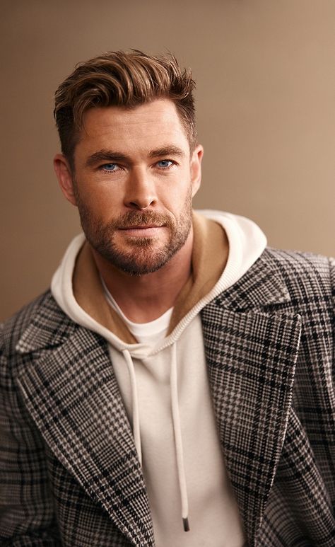 Short Widows Peak Haircut Men, Widows Peak Mens Haircut, Men’s Hairstyles With Widows Peak, Widows Peak Hairstyles Men, Top Mens Hairstyles, Alex Haircut, Trim Beard, Chris Hemsworth Hair, Beard Neckline