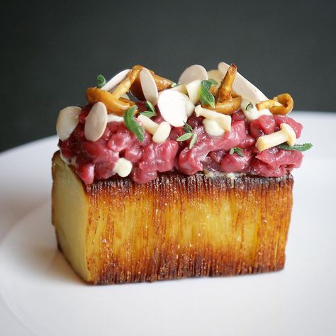 @eatersmanifesto: “Ah man again with that potato pave? Why yes, again and again ... . Very long week but ended on a…” Potato Pave Plating, Mushroom Tartare, Venison Tartare, Potato Pave, Gastronomic Food, Top Chef Recipes, Studying Food, Private Chef, Weird Food