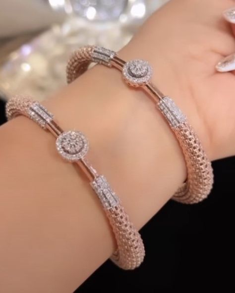 Dimond Jewellery Bangles, Gold Bangle Kada Designs, Diamond Bengals Jewellery Designs, Daimond Bangel Design Latest, Traditional Diamond Bracelet Jewelry, Dimond Bangal, Dimond Breslet For Women, Dimond Bengal, Diamond Bangles Indian