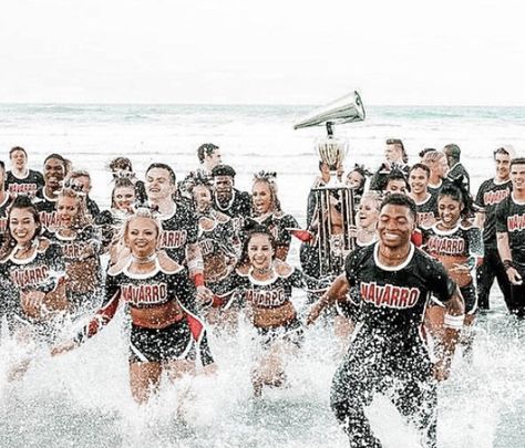 The Navarro Cheer Bulldogs win Daytona College National Championship 2019 Cheerleading Practice Outfits, Navarro College, Navarro Cheer, Cheer Pyramids, Cheerleading Pics, Cheer Team Pictures, Cheer Things, Cheerleading Competition, Cheerleading Photos