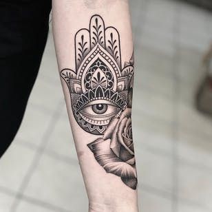 Tropisches Tattoo, Linda Tattoo, Hamsa Tattoo Design, Hamsa Hand Tattoo, Faith Tattoo On Wrist, Dragon Tattoo Back Piece, Hamsa Design, Roman Numeral Tattoos, Hamsa Tattoo