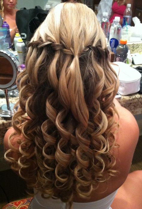 love the curls in the hair Long Hairstyles For Prom, Hairstyles Fancy, Curly Prom Hair, Hairstyles For Prom, Braided Prom Hair, Prom Hairstyles For Long Hair, Braids With Curls, Hot Hair Styles, College Hacks