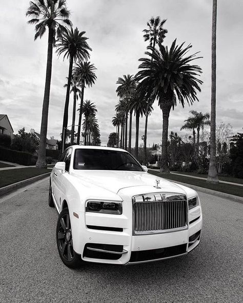 Rr Car, White Rolls Royce, White Rolls, Rolls Royce Wallpaper, Airport Car, Luxury Cars Audi, Rolls Royce Cullinan, Luxury Vehicles, Lux Cars