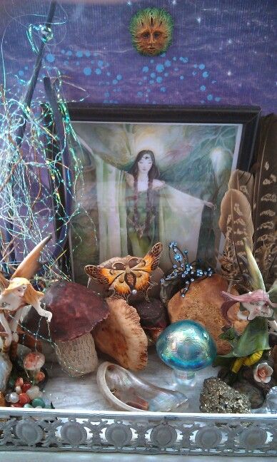 Fairy Alter, Fairy Altar, Morgana Le Fay, Fairy Houses, Room Inspiration Bedroom, Powerful Women, Room Inspiration, Witch, Art