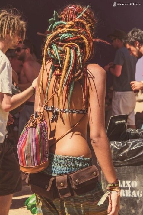 Dreads - I have to get Esther to teach me how to do this tie! Colored Dreads, Mundo Hippie, Hippie Dreads, Beautiful Dreadlocks, Hippie Lifestyle, Hippie Hair, Dreads Styles, Synthetic Dreads, Hippie Girl