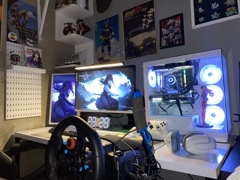 Anime Gaming Setup, Diy Geek, Geek Diy, Gamer Setup, Anime Games, Gamer Room, Pc Setup, Gaming Room, Pc Gamer