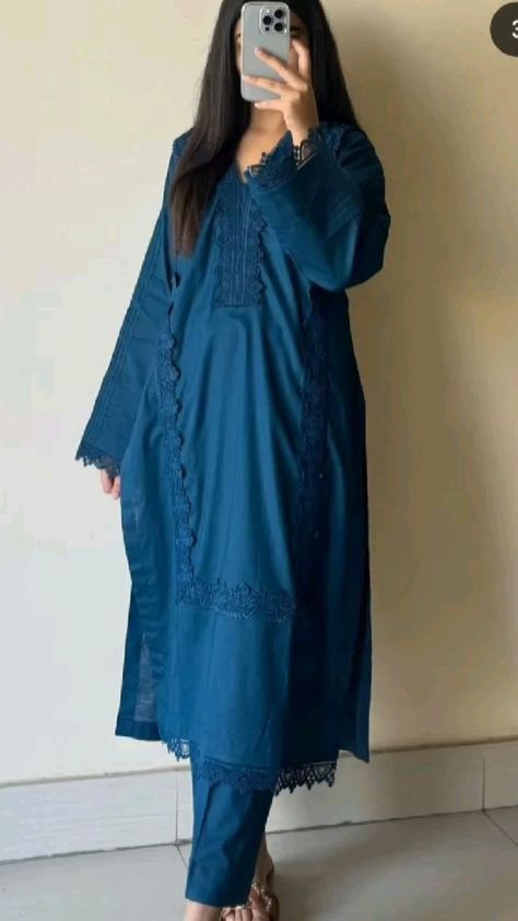 Simple Pakistani Dresses Casual, Kamiz Design, Dress Design Pakistani, Salwar Design, Islamic Dresses, Bts Bracelet, Chicken Kari, Smart Casual Women Outfits, Daily Dresses