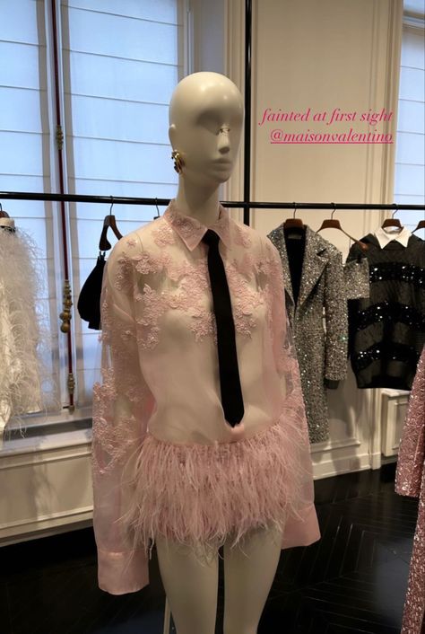 Valentino Aesthetic, Valentino Paris, December 01, Pink Outfits, Fashion Aesthetic, Pink Outfit, Kpop Outfits, Fashion Brands, Couture Fashion