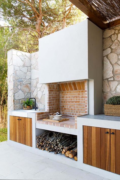 Barbacoa Jardin, Barbeque Design, Outdoor Kitchen Countertops, Party Hosting, Outdoor Kitchen Plans, Outdoor Bbq Kitchen, Outdoor Kitchen Appliances, Garden Bbq, Bbq Kitchen