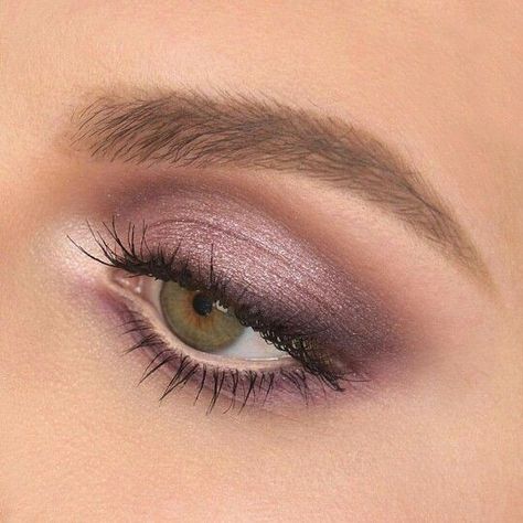 Plum Eye Makeup, Plum Makeup, Mauve Eyeshadow, Magic Pencil, Mauve Makeup, Heather Wedding, Plum Eyeshadow, Nabla Cosmetics, Daytime Makeup