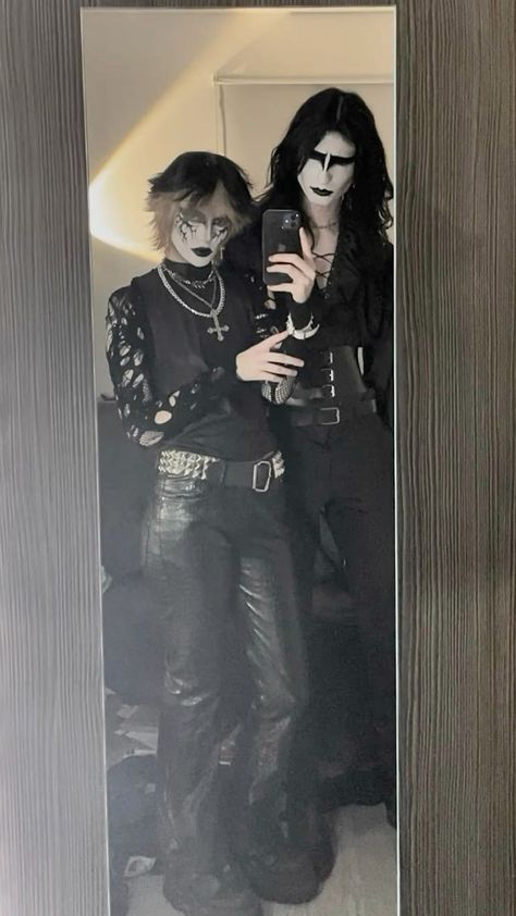 Goth Makeup Men Goth Makeup Men, Goth Guy Outfits, Goth Outfits Men, Trad Goth Outfits, Goth Male, Goth Guy, Goth Cross, Traditional Goth, Goth Guys