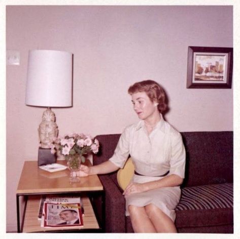 1950s Suburbia Aesthetic, Suburbia Aesthetic, 1950s Suburbia, 1960s Living Room, Vintage Polaroid, Photorealism, Vintage Life, Vintage Portraits, Home Photo