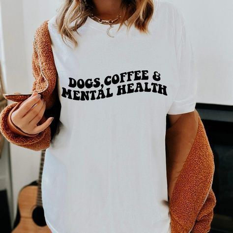 Buttery Soft Jerzees Tee Sizes Available: S-2xl Color: White Oversized Fit Slogan: "Dogs, Coffee, & Mental Health" B46 Coffee Tees, Gingham Shorts, White Graphic Tee, Dog Coffee, Ruffled Sleeve Top, Plaid Tops, Linen Women, Black Sleeveless, Dye T Shirt