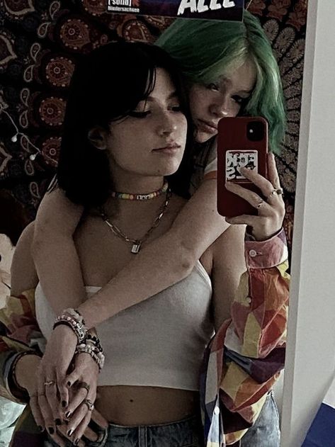 I Need A Girlfriend, Need A Girlfriend, Girlfriend Goals, Lgbt Love, Foto Ideas Instagram, Couple Aesthetic, Green Hair, Girls In Love, Cute Couple Pictures