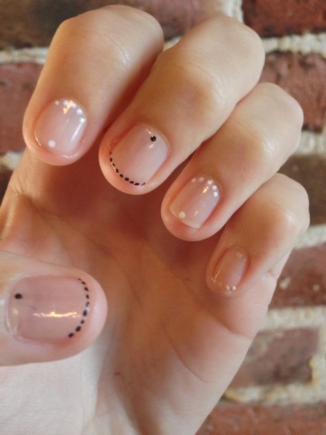 Nail Art For Super Short Nails, Tiny Nail Art, Minimalist Aesthetic Nails, Nail Art Minimalist, Nails Art Tutorial, Nail Art Trendy, Nude Nail Art, Minimalist Nail, Minimal Nails Art