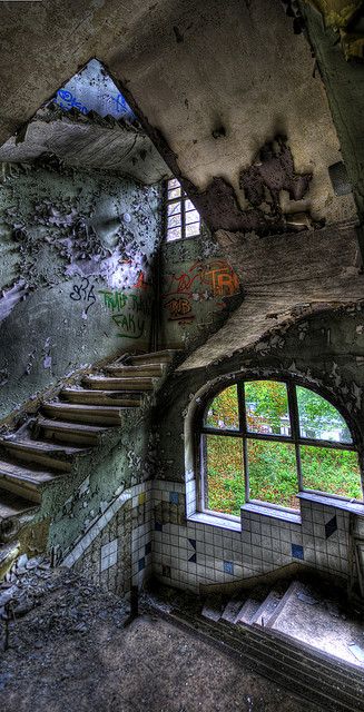 Beautiful Decay, Famous Castles, Abandoned Homes, Forgotten Places, Walls Could Talk, Abandoned Mansions, Stairway To Heaven, Haunted Places, Abandoned Buildings