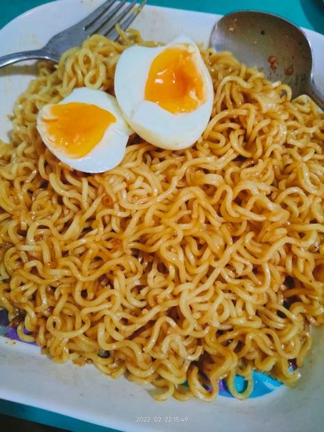 Pancit Canton Aesthetic, Pancit Canton With Egg, Pancit Canton Lucky Me, Manila Aesthetic Night, Manila Aesthetic, Pancit Canton, Fanny Photos, Floral Wallpaper Iphone, Pink Kpop