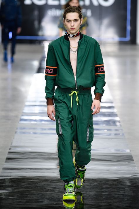 Iceberg Spring 2020 Menswear Collection - Vogue Winter Couture, Athleisure Outfits Summer, Athleisure Men, Resort 2020, Outfits Spring, Men Street, Athleisure Outfits, Outfits Winter, Sportswear Brand