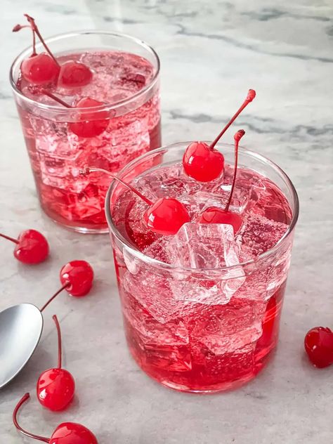 Dirty Shirley cocktail is a fun alcoholic twist on the Shirley Temple childhood favorite! This drink has become popular in social medial and viral for its throwback flavors of lemon lime soda, cherries, and grenadine. A fun vodka drink recipe! Shirly Temple Drink, Dirty Shirley Temple, Dirty Shirley Recipe, Shirley Temple Drink, Dirty Shirley, Vodka Recipes Drinks, Cherry Drink, Cherry Vodka, Child Star