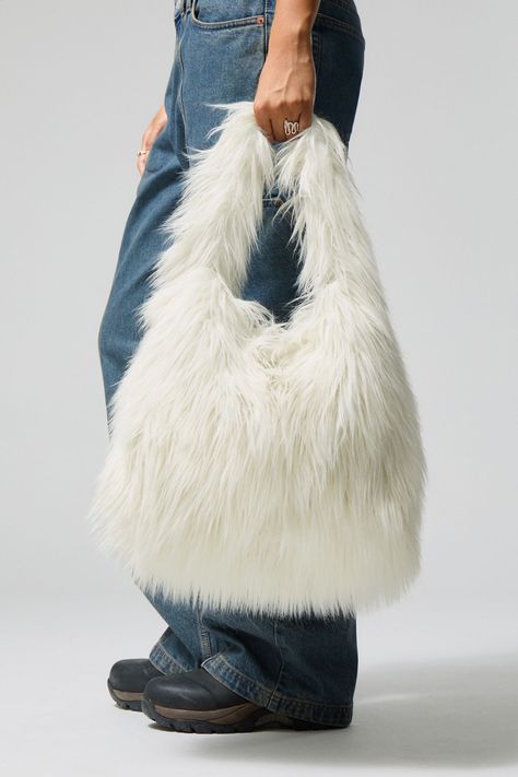 Swedish Street Style, Faux Fur Purse, Faux Fur Bag, Fur Purse, Drawing Bag, Fur Accessories, Fur Bag, Shop Accessories, Online Shop Accessories