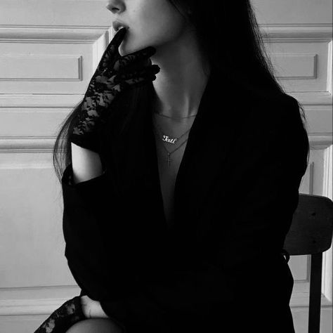 Rich Women Lifestyle, Mafia Boss, Zodiac Academy, White Cartoon, Girls With Black Hair, Romance Stories, Dark Feminine Aesthetic, Aesthetic People, Princess Aesthetic