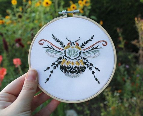 embroidery ideas Bumblebee Embroidery, Water Soluble Fabric, Beginner Embroidery Kit, Wooden Embroidery Hoops, Bee Embroidery, Geometric Embroidery, Floral Embroidery Patterns, Diy Embroidery Patterns, Pattern Embroidery