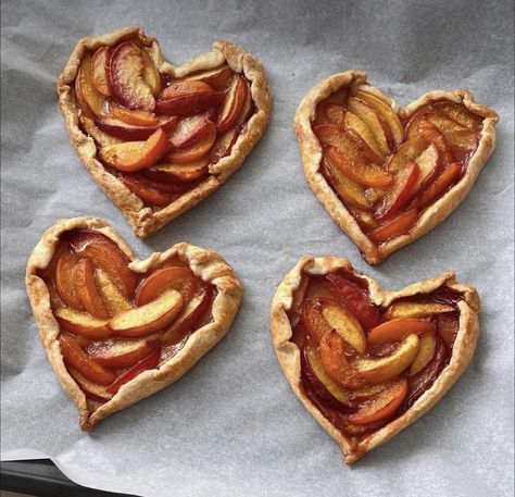 Baking Stuff, Cute Baking, Think Food, Stone Fruit, Food Inspo, Summer Love, Nectarine, Fall Baking, Mint Leaves