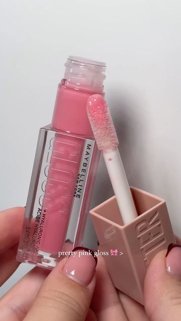 Klaudia Silakowska 🍒🏎 on Instagram: "this gloss is such a staple 🎀 @maybelline lifter gloss - gummy bear #lipgloss #beautyproducts #lipcare #prettypackaging #makeup #aesthetic #makeupaddict #beautyjunkie #beautycommunity" Maybelline Gloss, Trucco Glam, Maybelline Lip Gloss, Maybelline Lifter Gloss, Maybelline Lifter, Lifter Gloss, Maybelline Lip, Alat Makeup, Make Up Inspiration