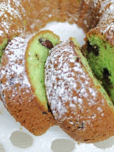 St. Patrick's Day Cake - Pistachio bundt cake - Momcrieff St Patrick’s Day Bundt Cake, Pistachio Bundt Cake, St Patricks Day Cakes, Irish Desserts, Chocolate Chip Bundt Cake, Easy Delicious Dinners, Pistachio Recipes, Pistachio Pudding, Chocolate Chip Cake