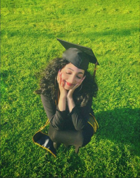 College Graduation Pose Ideas, Fun Grad Photos, Graduation Pictures With Flowers, Fun Graduation Pictures College, Untraditional Graduation Photos, High School Graduation Photoshoot Ideas, Non Traditional Graduation Pictures, Unique College Graduation Pictures, Fun Graduation Pictures