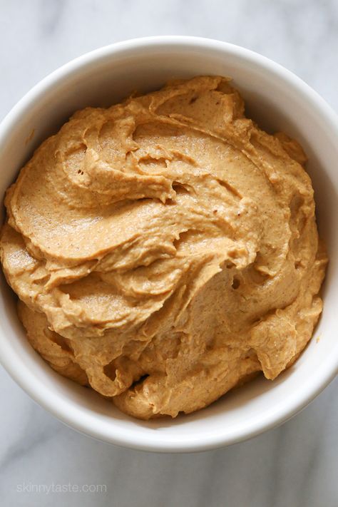 Pumpkin Spiced Cream Cheese Pumpkin Spice Cream Cheese, Cream Cheese Spread Recipes, Cheese Spread Recipes, Pumpkin Spice Cream, Pumpkin Banana Bread, Dessert Mousse, Slow Cooker Desserts, Dessert Aux Fruits, Pumpkin Cream Cheeses