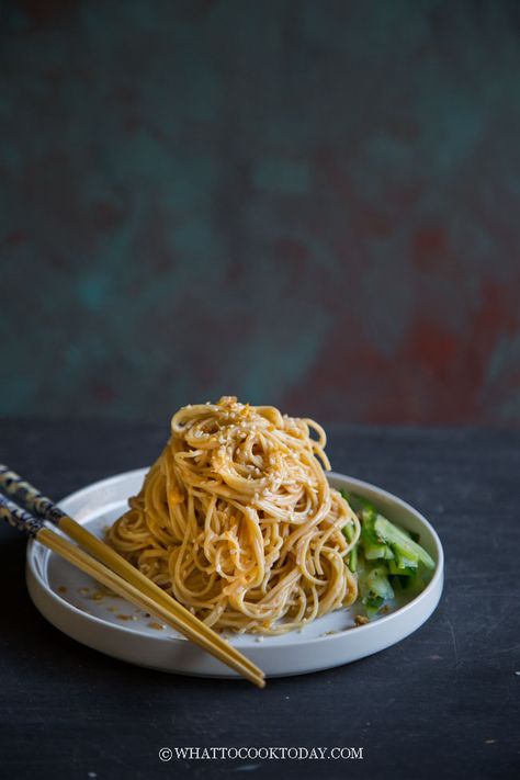 Taiwanese Cold Noodles, Liang Mian Recipe, Taiwanese Recipe, Taiwan Recipes, Cold Peanut Noodles, Cold Noodles Recipes, Noodles With Peanut Sauce, Dorm Recipes, Asian Peanut Sauce