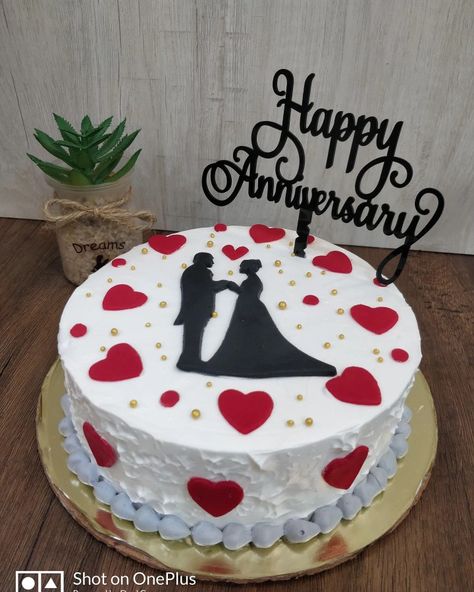 Semi fondant Semi Fondant Cake, 1 Kg Anniversary Cake Design, Semi Fondant Cake Design, Happy Anniversary Cake Design, Anniversary Fondant Cake, Aniversary Cakes Designs, Love Anniversary Cake, Computer Cake, Anniversary Cake Designs